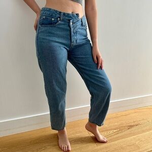 CRISS CROSS  BUTTON FRONT MID RISE JEANS - M